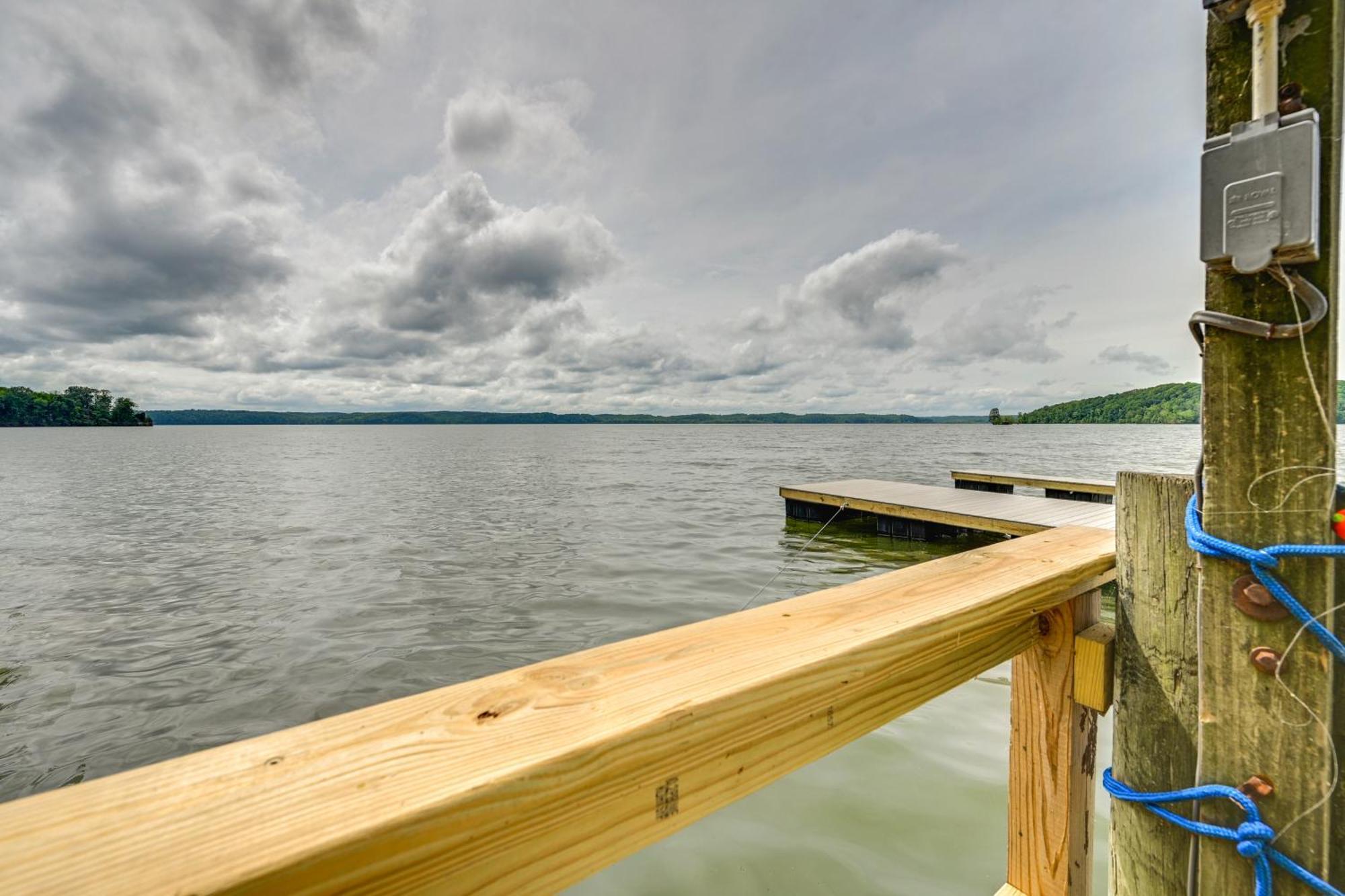 Fox Berry Hill - Lakefront With Dock, Launch & Hot Tub Waverly Buitenkant foto