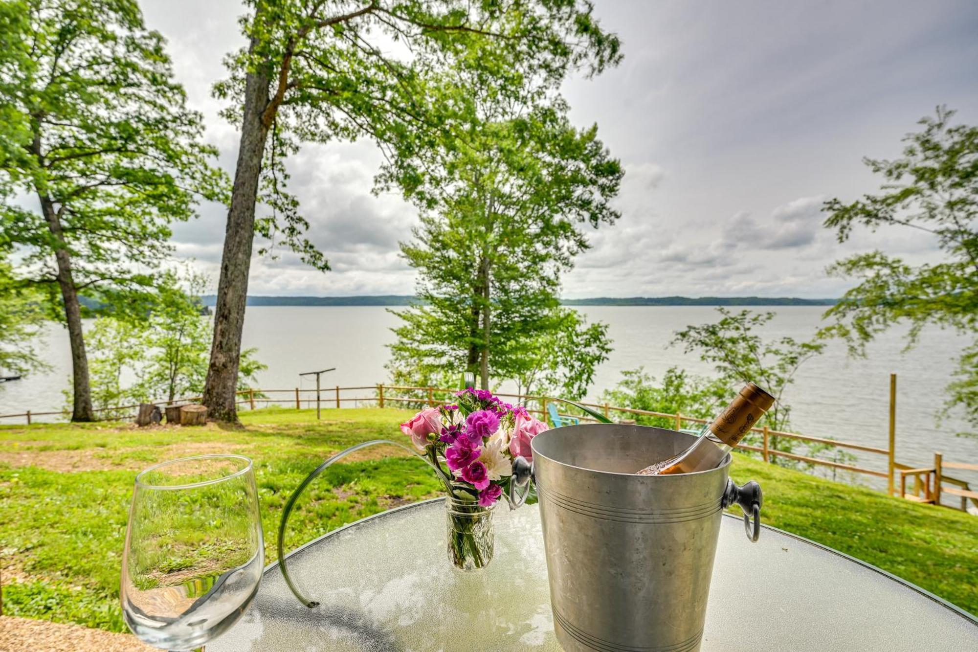 Fox Berry Hill - Lakefront With Dock, Launch & Hot Tub Waverly Buitenkant foto