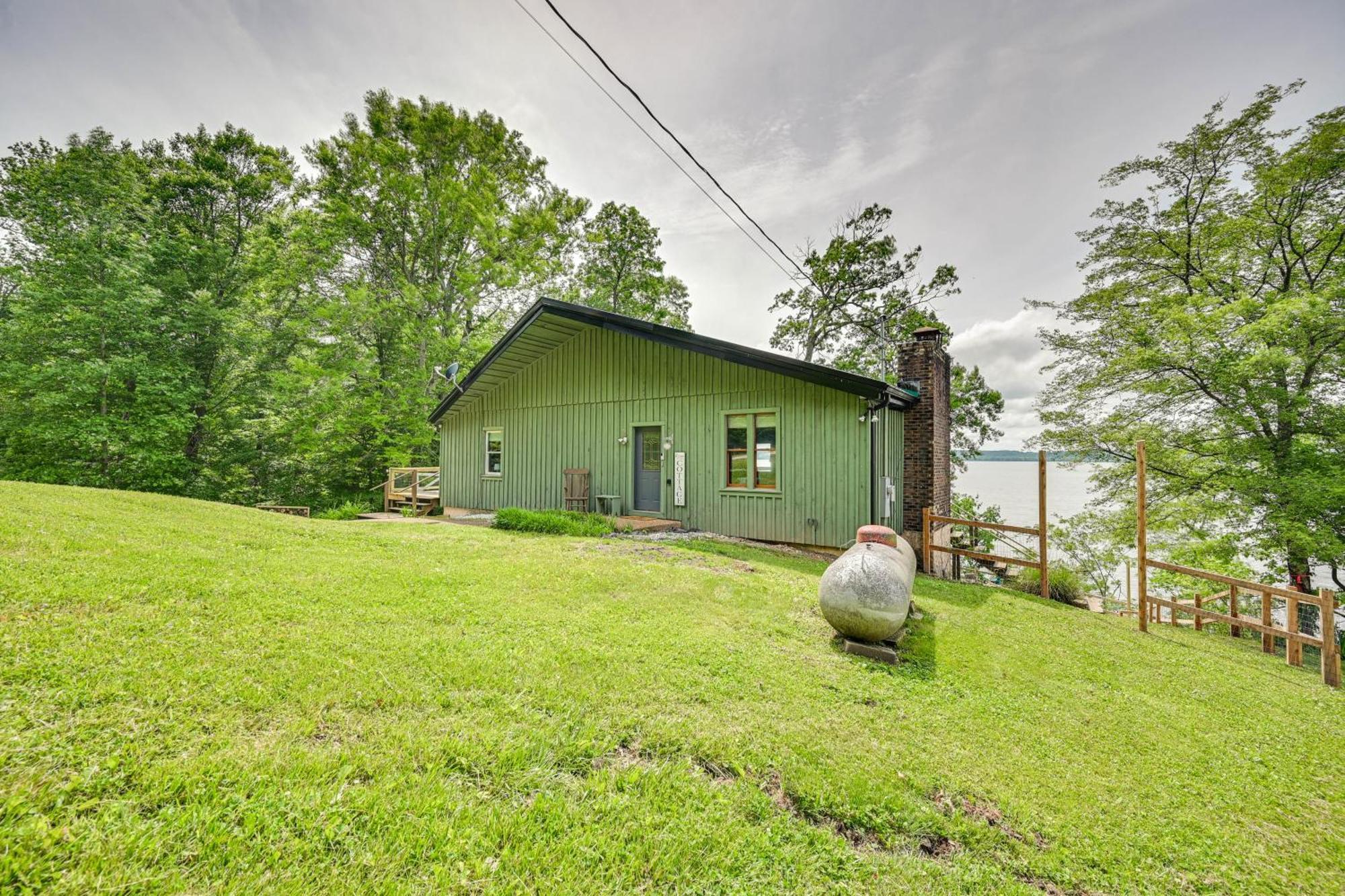 Fox Berry Hill - Lakefront With Dock, Launch & Hot Tub Waverly Buitenkant foto