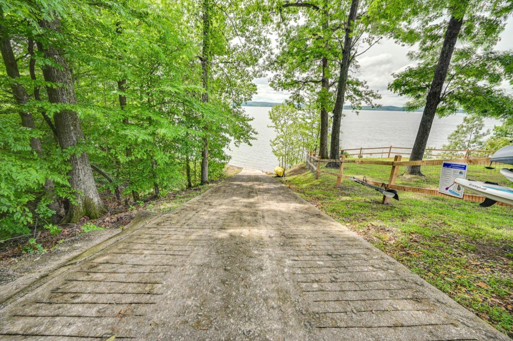 Fox Berry Hill - Lakefront With Dock, Launch & Hot Tub Waverly Buitenkant foto