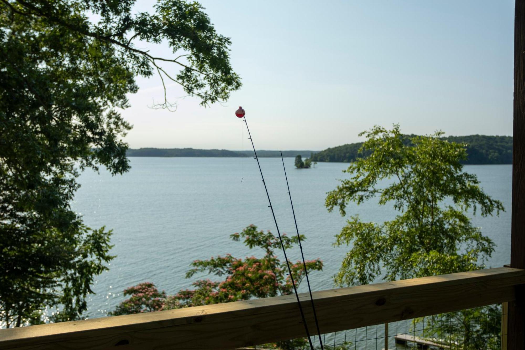 Fox Berry Hill - Lakefront With Dock, Launch & Hot Tub Waverly Buitenkant foto