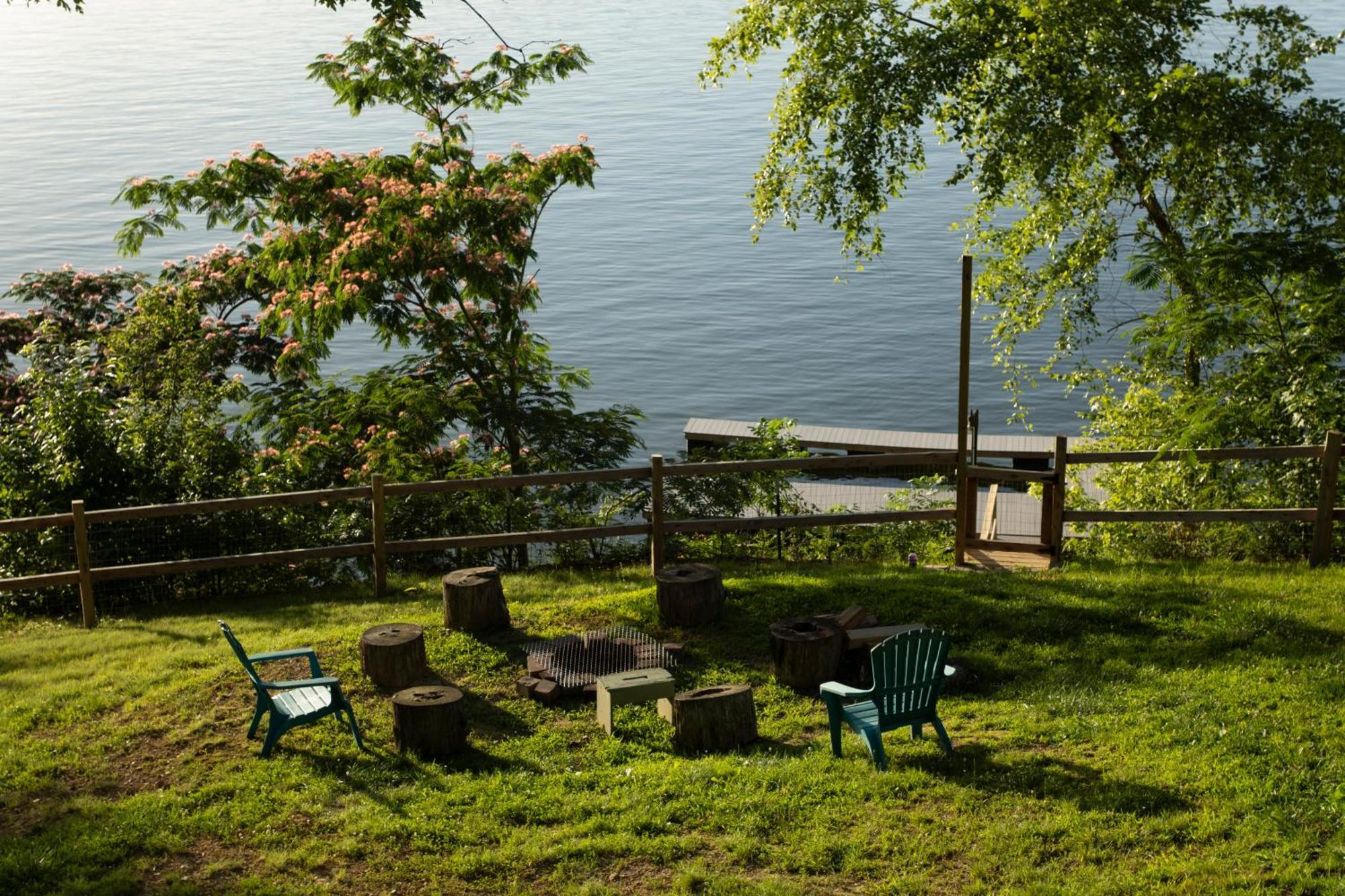 Fox Berry Hill - Lakefront With Dock, Launch & Hot Tub Waverly Buitenkant foto