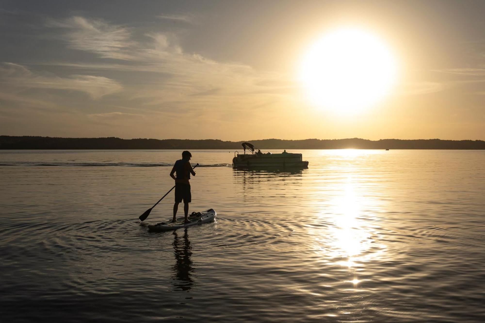 Fox Berry Hill - Lakefront With Dock, Launch & Hot Tub Waverly Buitenkant foto