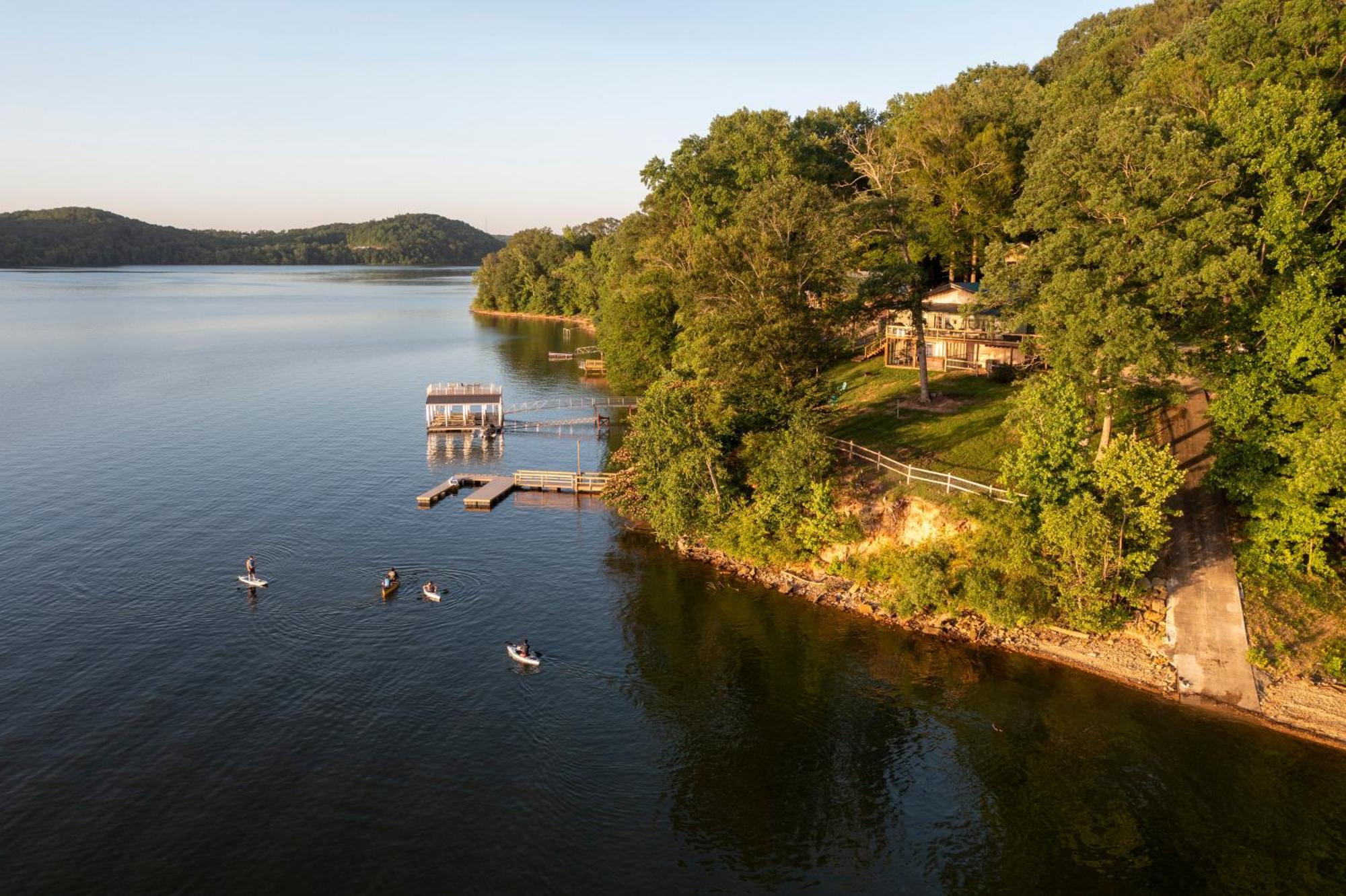 Fox Berry Hill - Lakefront With Dock, Launch & Hot Tub Waverly Buitenkant foto