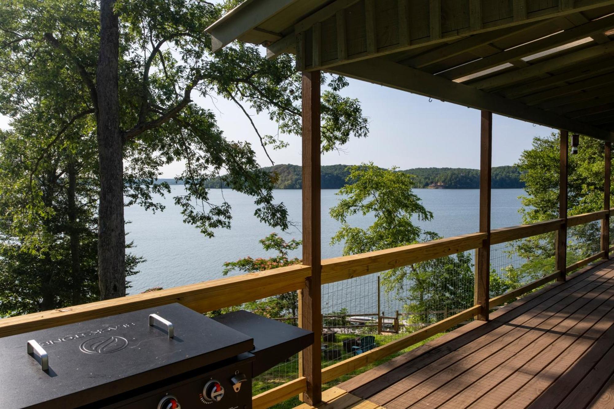 Fox Berry Hill - Lakefront With Dock, Launch & Hot Tub Waverly Buitenkant foto