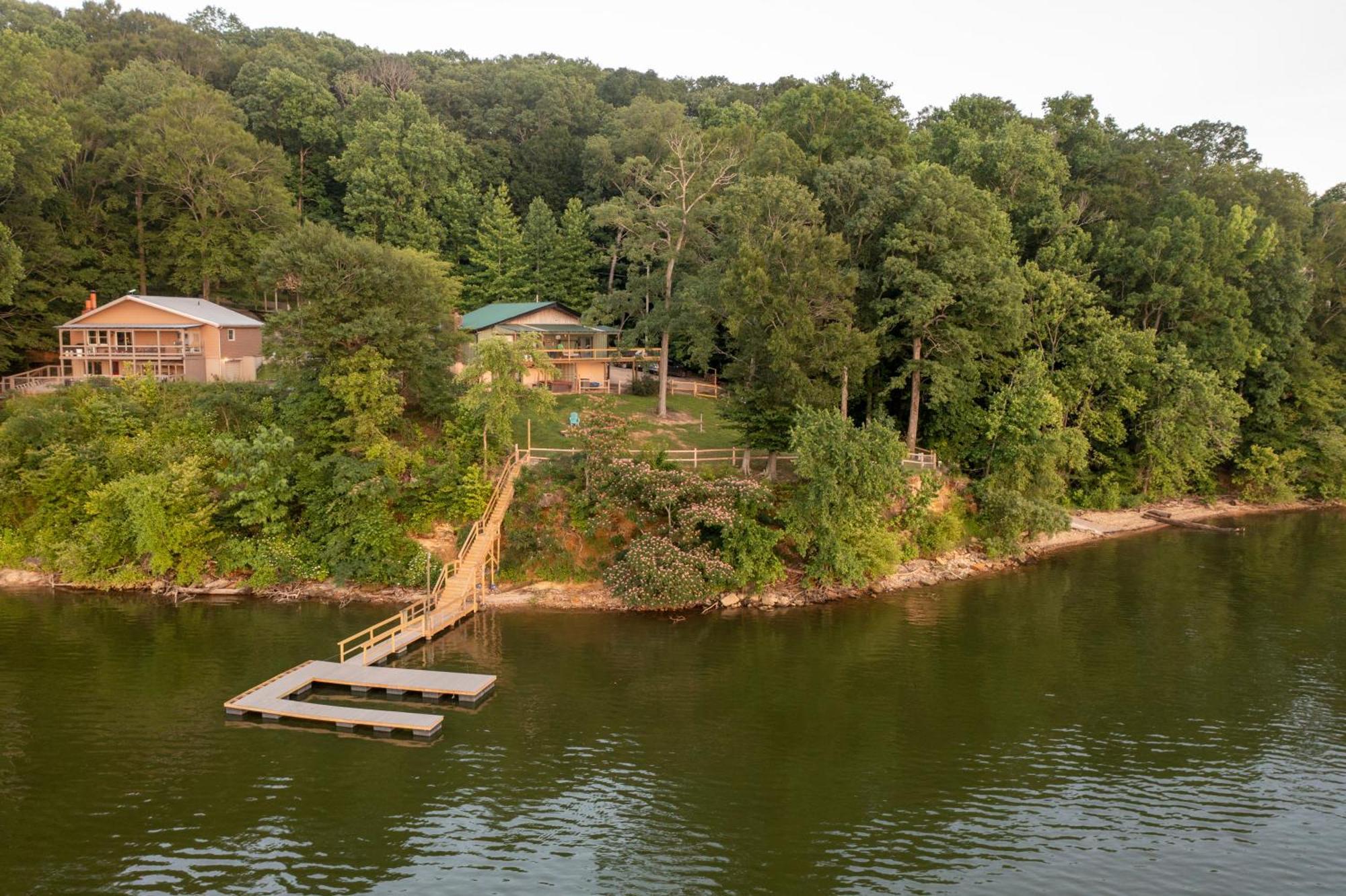 Fox Berry Hill - Lakefront With Dock, Launch & Hot Tub Waverly Buitenkant foto