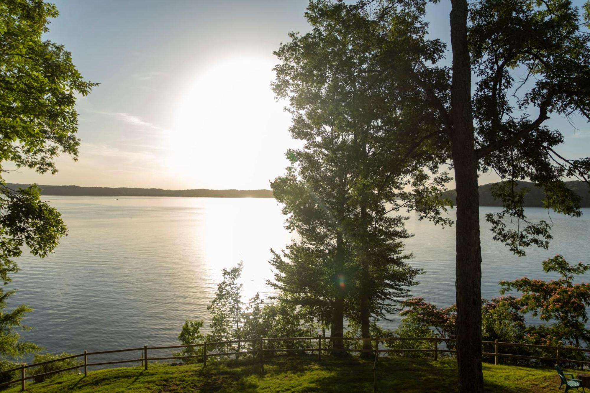 Fox Berry Hill - Lakefront With Dock, Launch & Hot Tub Waverly Buitenkant foto