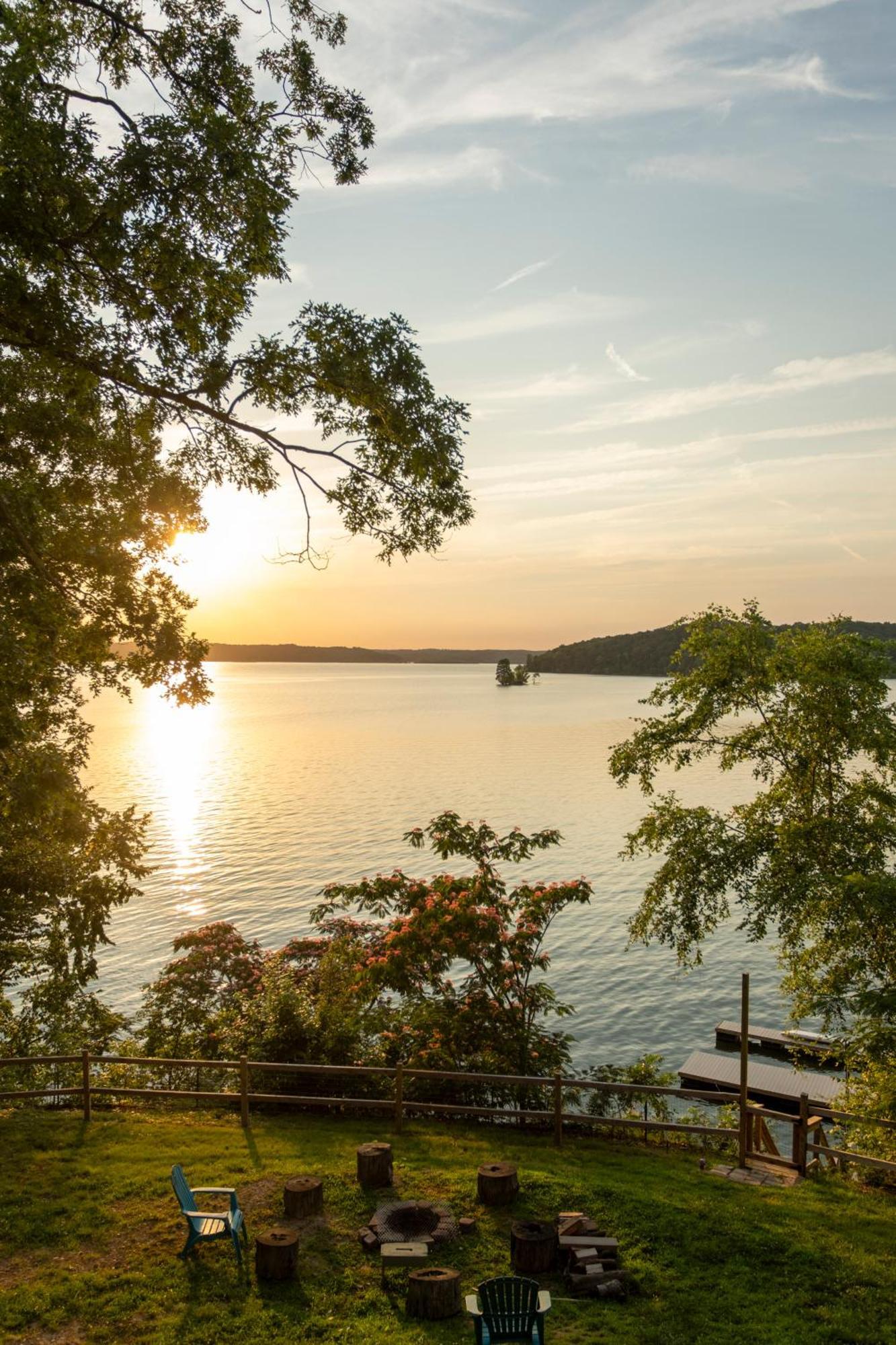 Fox Berry Hill - Lakefront With Dock, Launch & Hot Tub Waverly Buitenkant foto