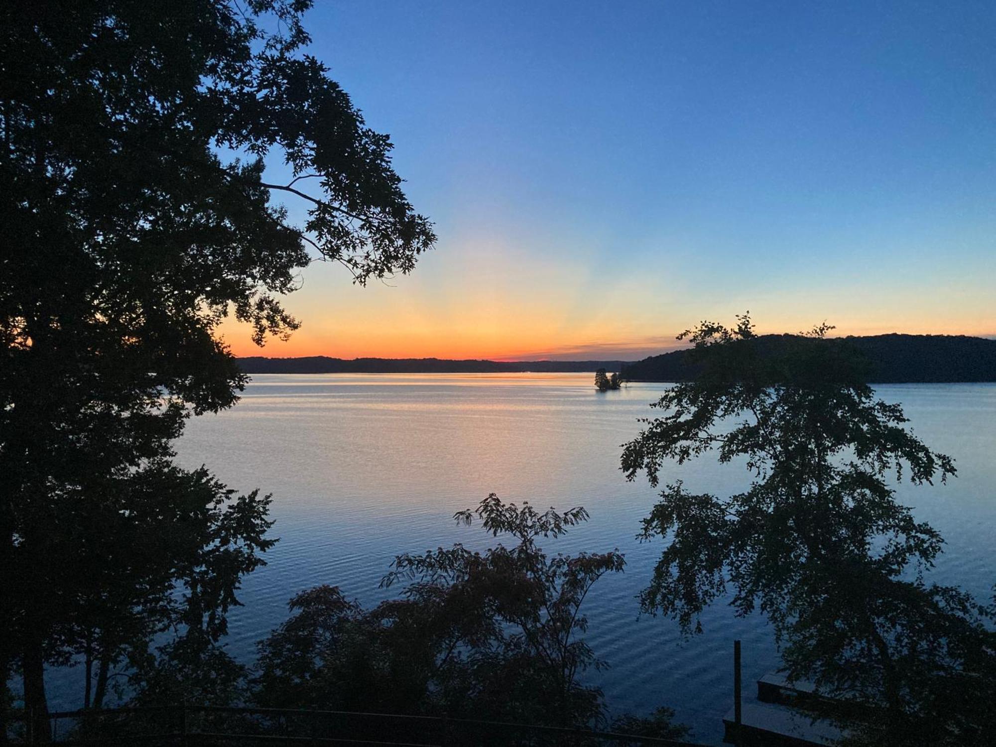 Fox Berry Hill - Lakefront With Dock, Launch & Hot Tub Waverly Buitenkant foto