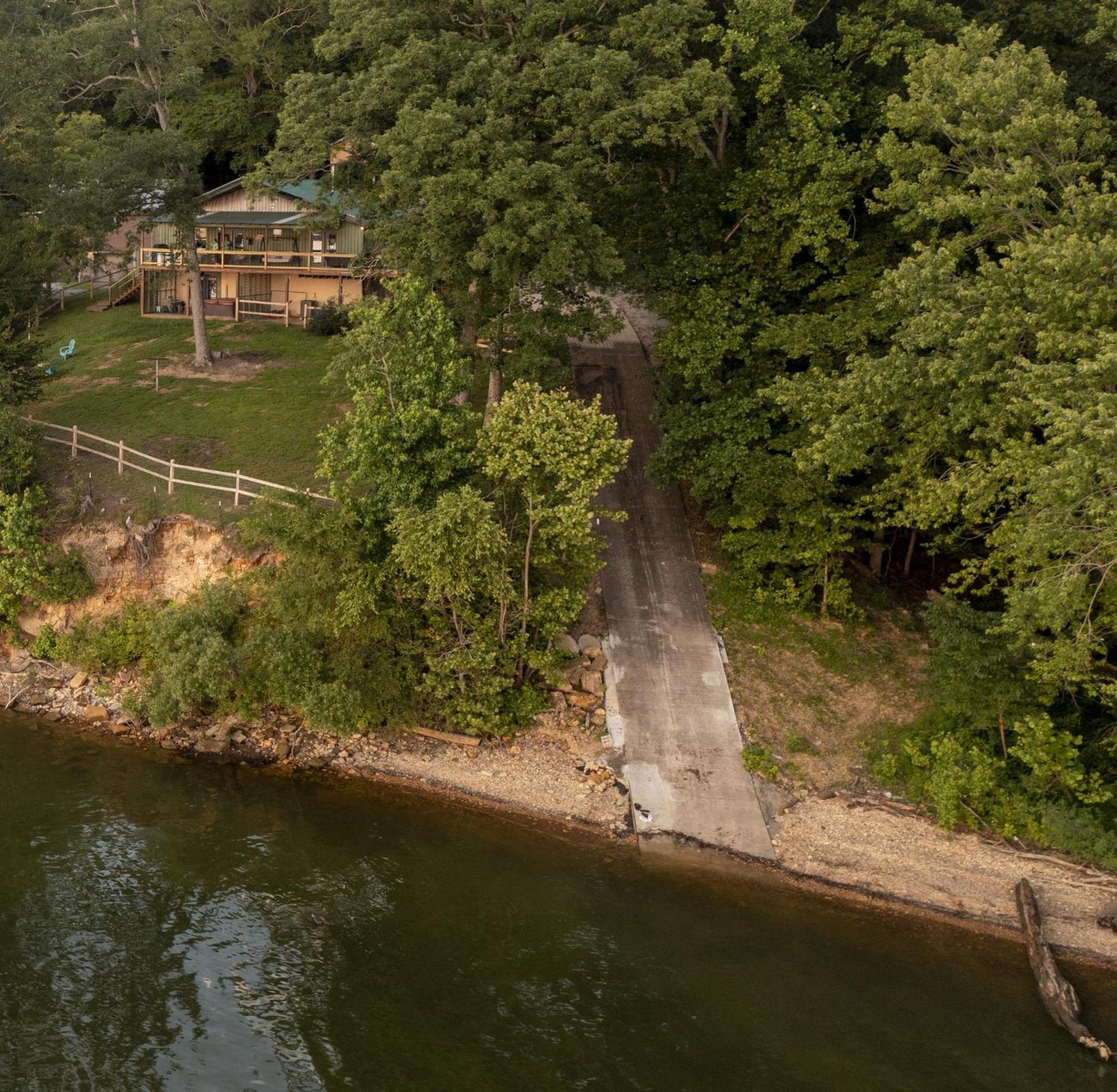 Fox Berry Hill - Lakefront With Dock, Launch & Hot Tub Waverly Buitenkant foto